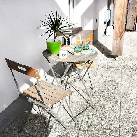 L Apartment *