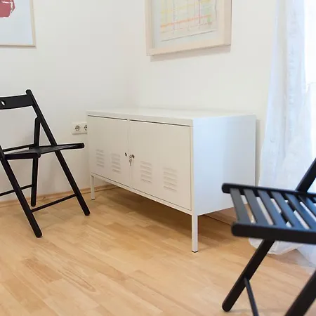 Apartman L *